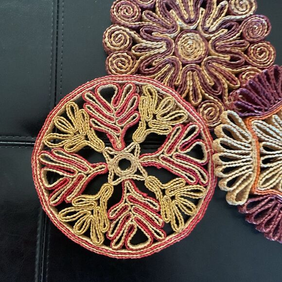 Vintage Lot of 3 Woven Rafia Floral Design Decorative Trivet Pot holder - Picture 2 of 5